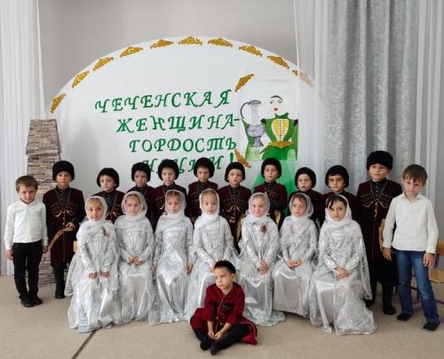 den-chechenskoj-zhenshhiny. (1)