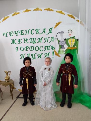 den-chechenskoj-zhenshhiny (1)