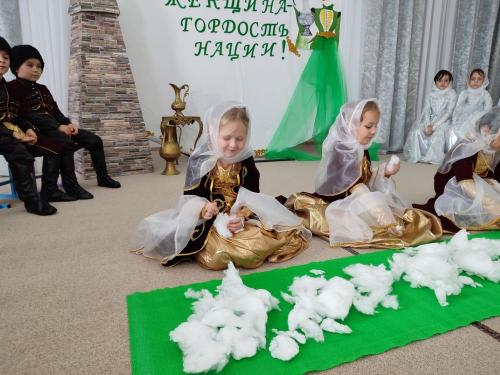 den-chechenskoj-zhenshhiny (1) (1)